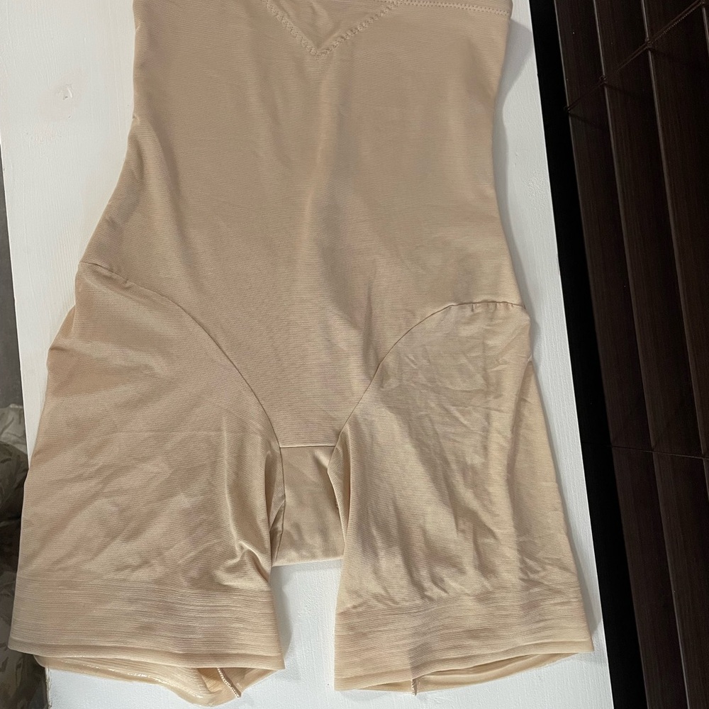 Miraclesuit Nude High-Waist Shaping Shorts(B)